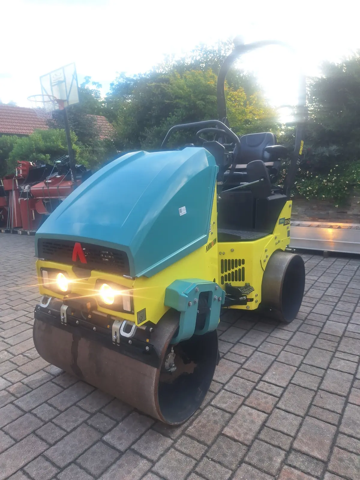 Tandemski valjar Ammann ARX20-2, rumen, s Kubota motorjem